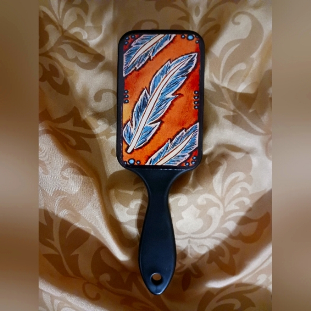 Paddle brush with vinyl design